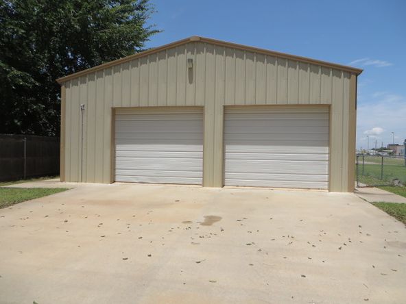 317 W Iowa Ave, Chickasha, OK 73018